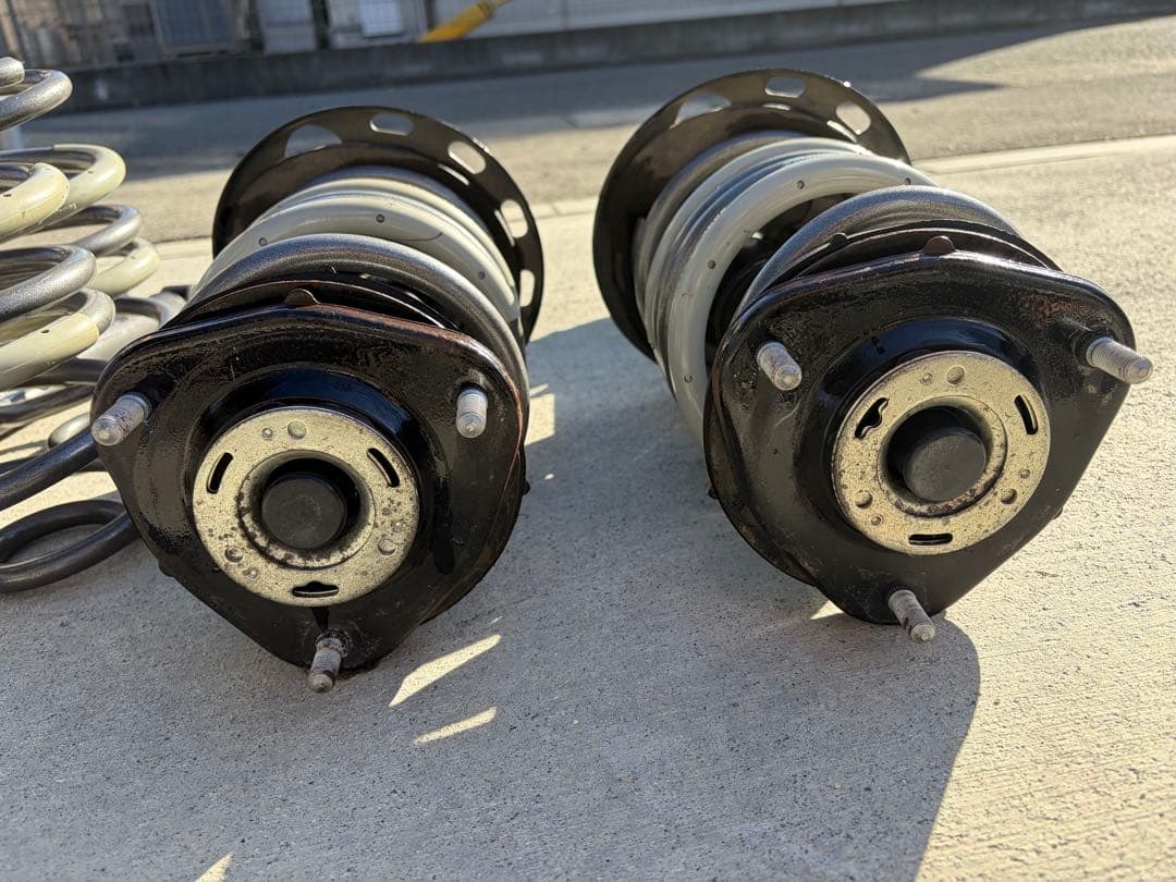 トヨタ　GRノア、ヴォクシー 、エスクワイア ダウンサス