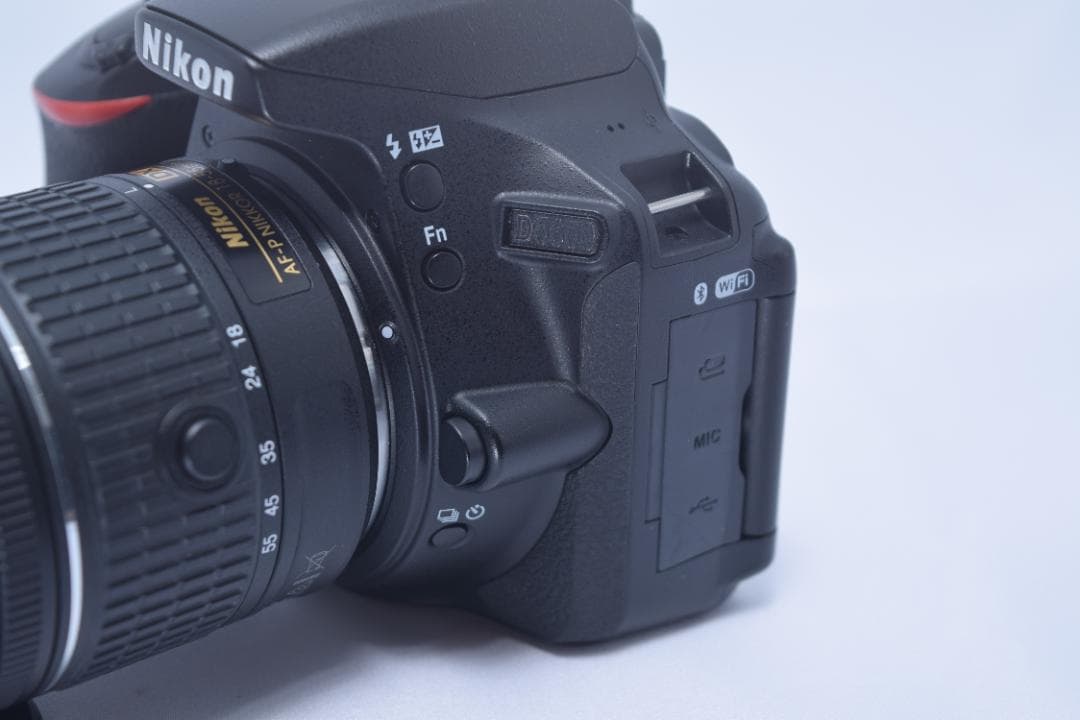 ショット数1700枚！スマホ転送機能付き！Nikon D5600⭐シリーズ最新