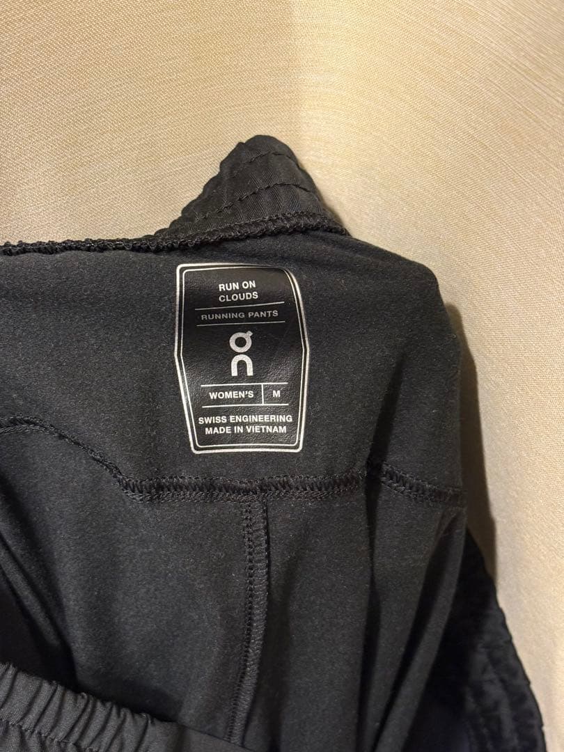 On ランニング Weather Jacket / Weather Pants