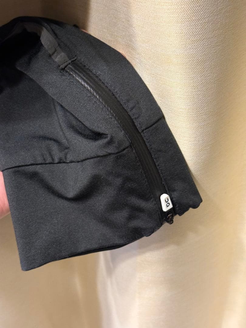 On ランニング Weather Jacket / Weather Pants