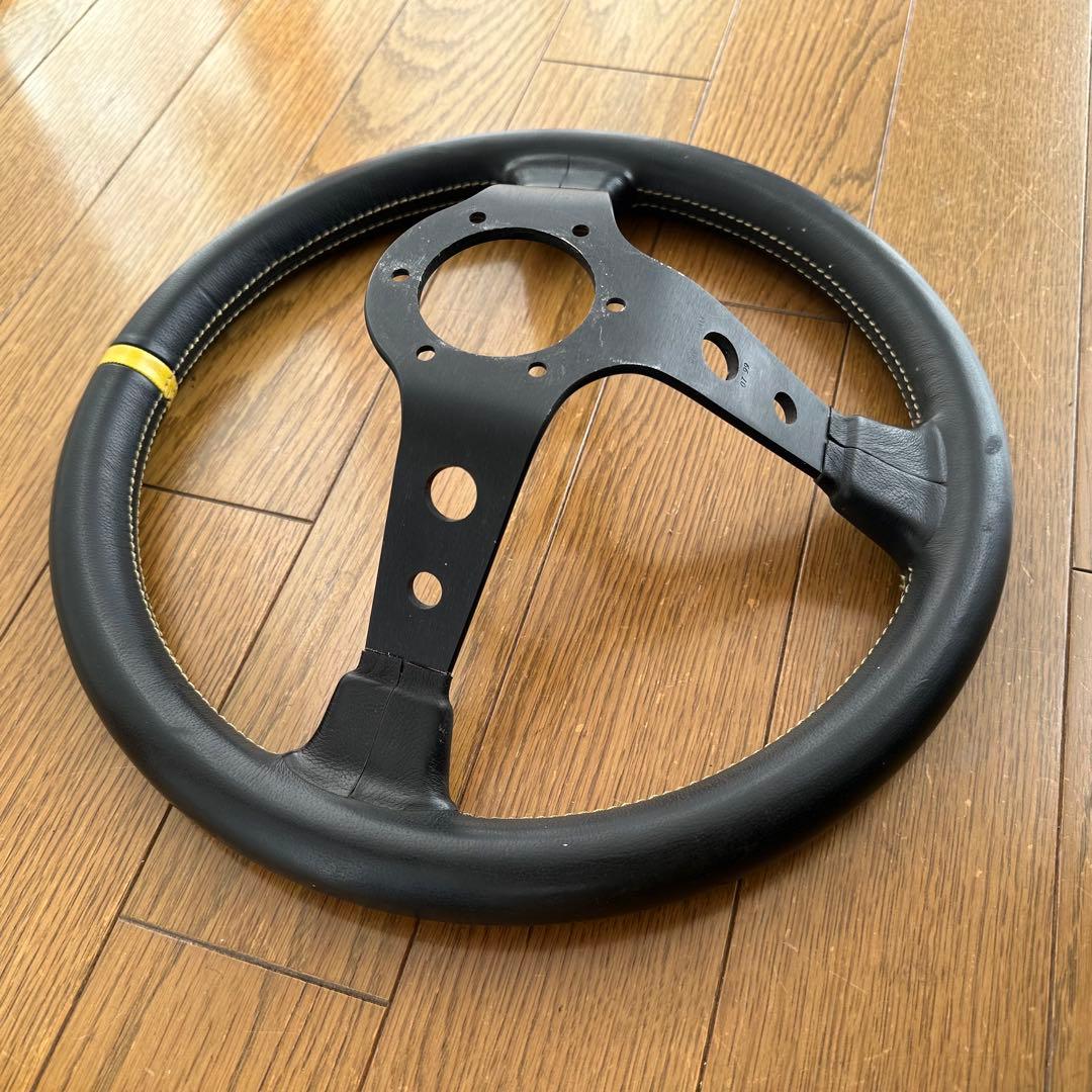 OMP ステアリング コルシカ ディープコーン レザー ホーンボタン付き