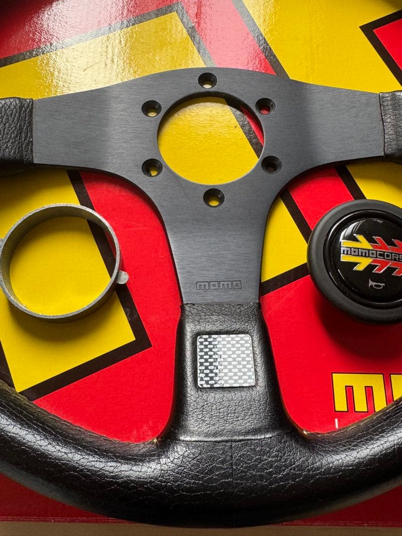 【中古】MOMO ステアリング 35Φ 本体 3スポーク 黒 ホーンボタン 外箱