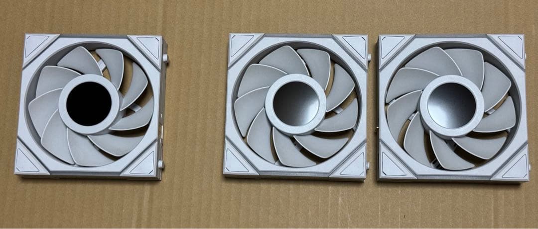 Lian Li UNI FAN TL LCDホワイト 8個+ファンコントローラー