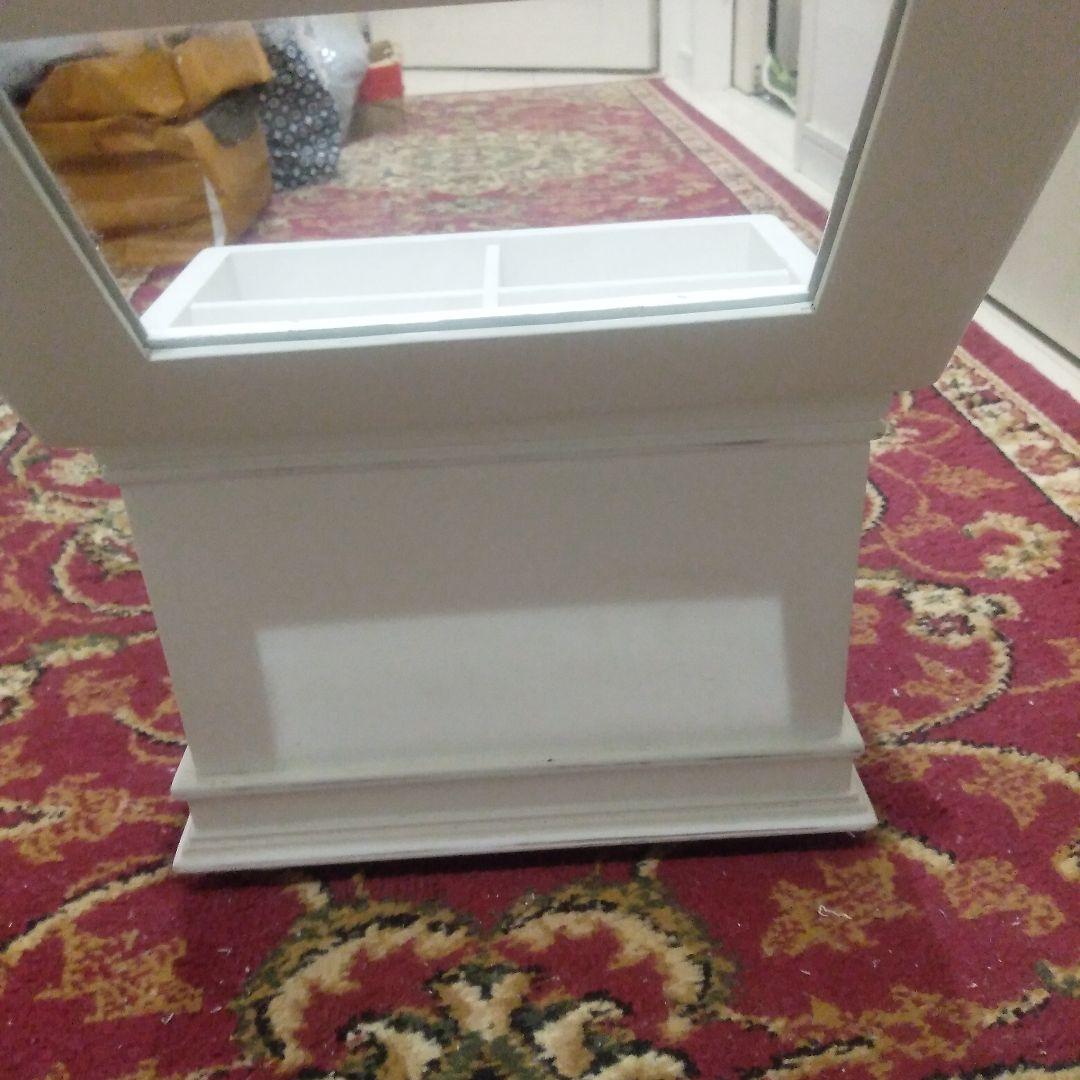 カントリーコーナーの白いアクセサリー入れ