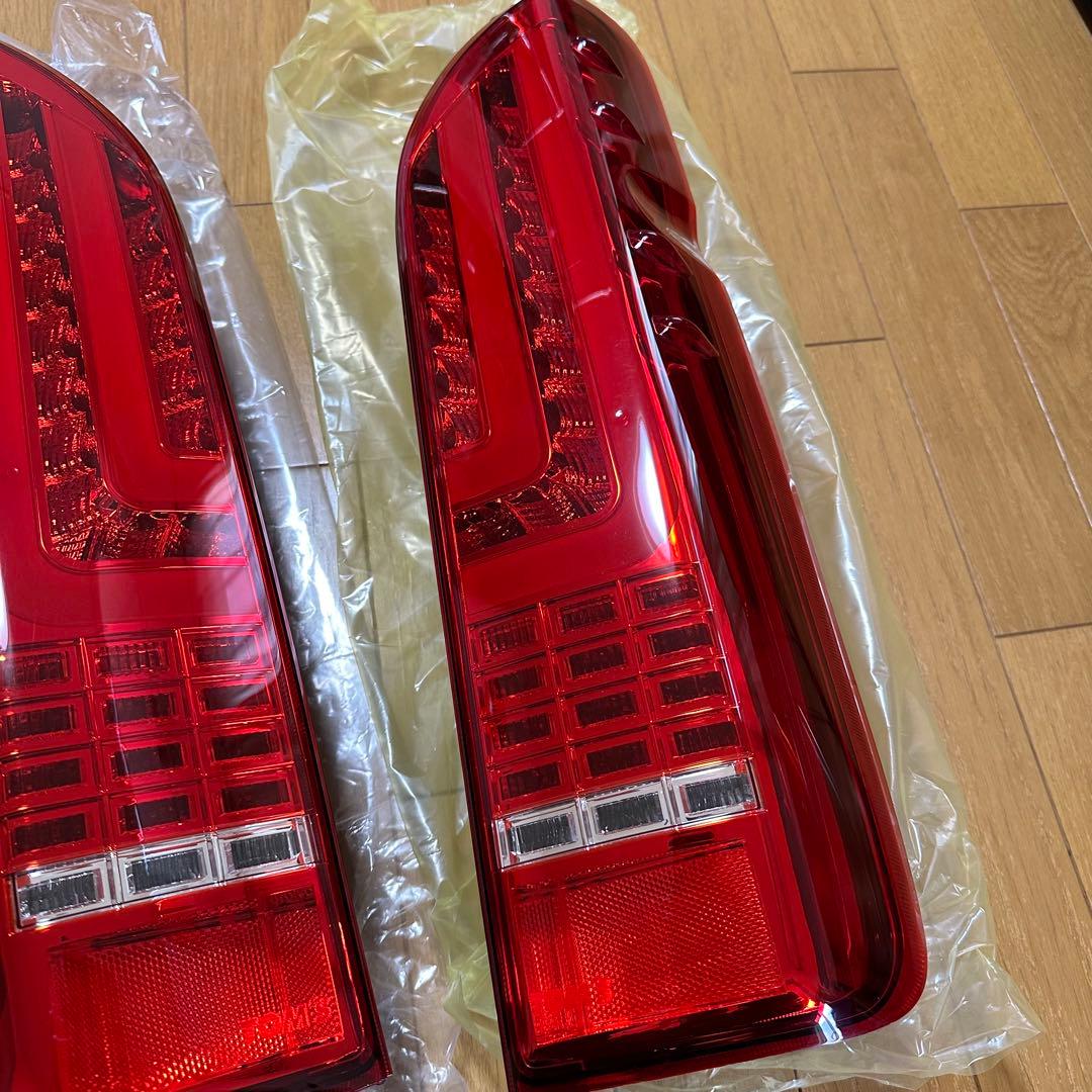 トムス　テールランプ　ハイエース　TOM’S フルLEDテールランプ