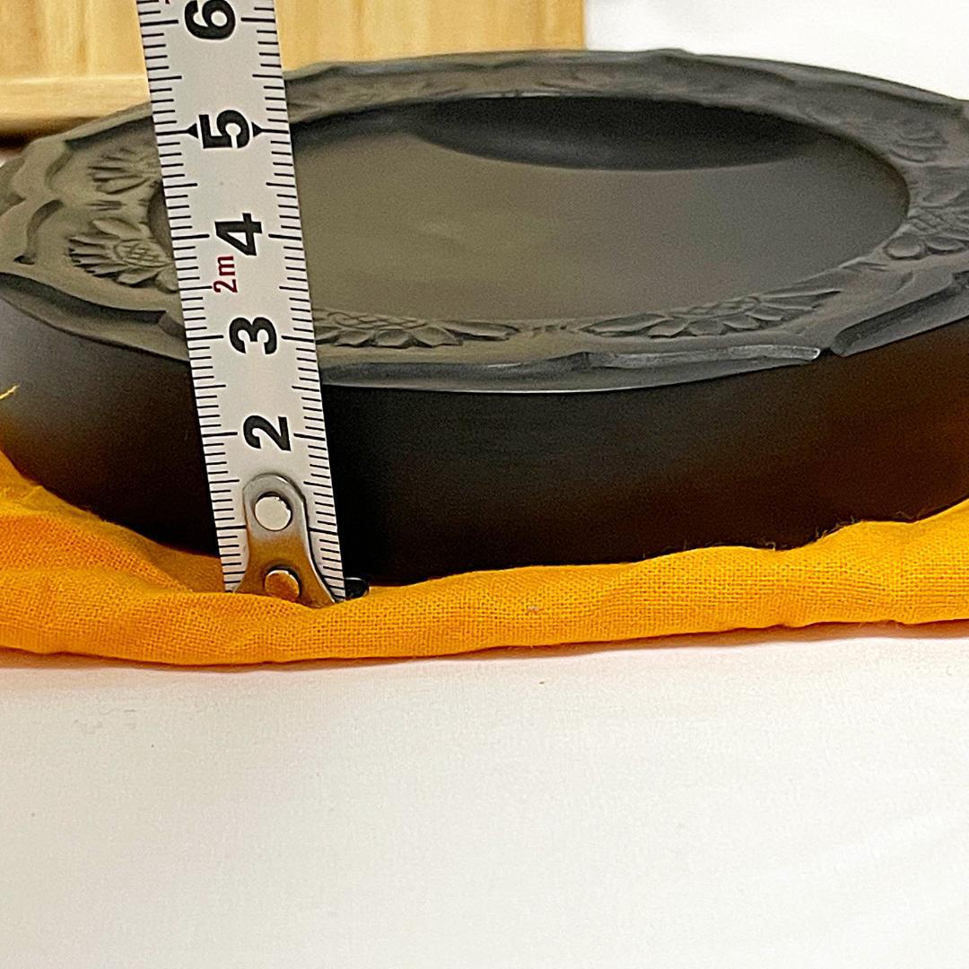 美品 雨端硯 十一世 雨宮静軒 円形花紋彫 玉礎硯 共箱付き