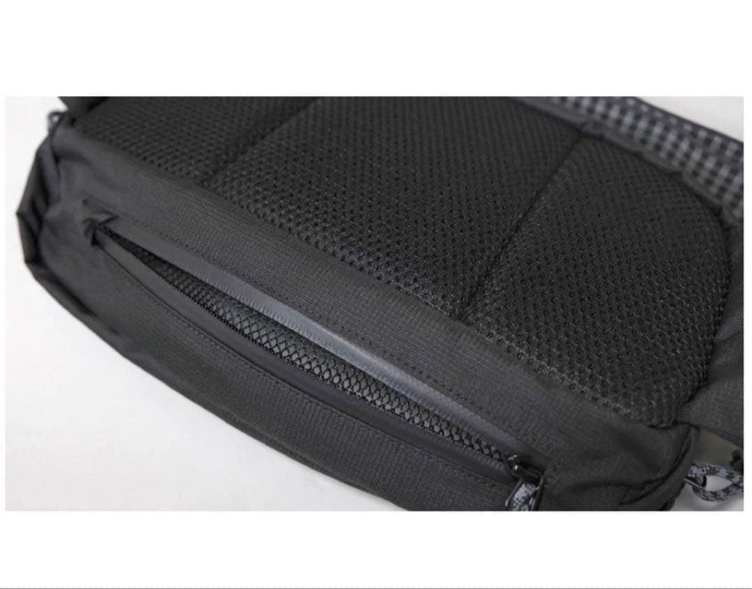 ファミリア　ニューエラ　ボディバッグ