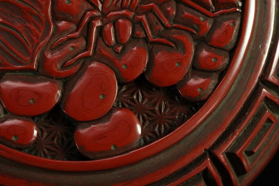 堆朱 刻果実虫 香合 漆 本堆朱保証 時代物(K-YC458)