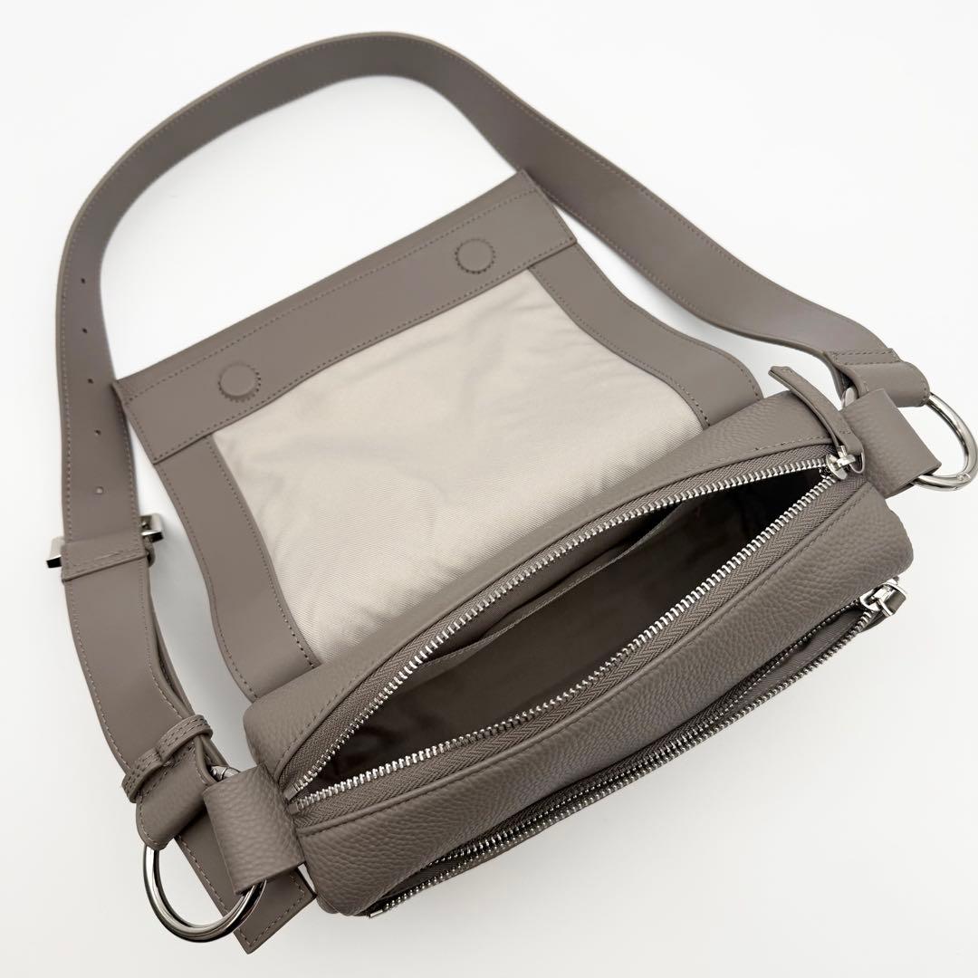 【極美品】BEARDSLEY レザーボディバッグ ショルダー 2way 本革