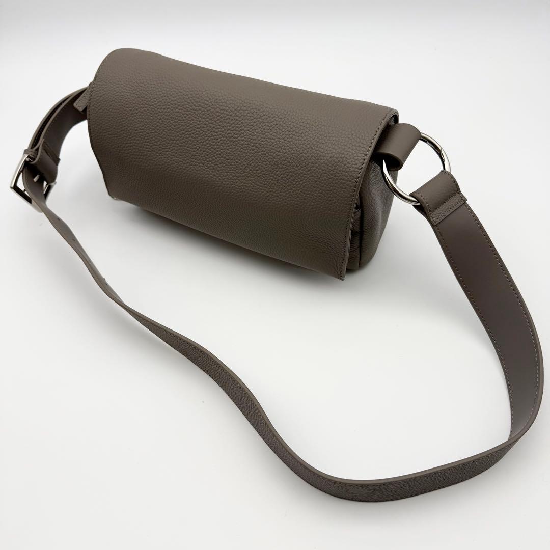 【極美品】BEARDSLEY レザーボディバッグ ショルダー 2way 本革