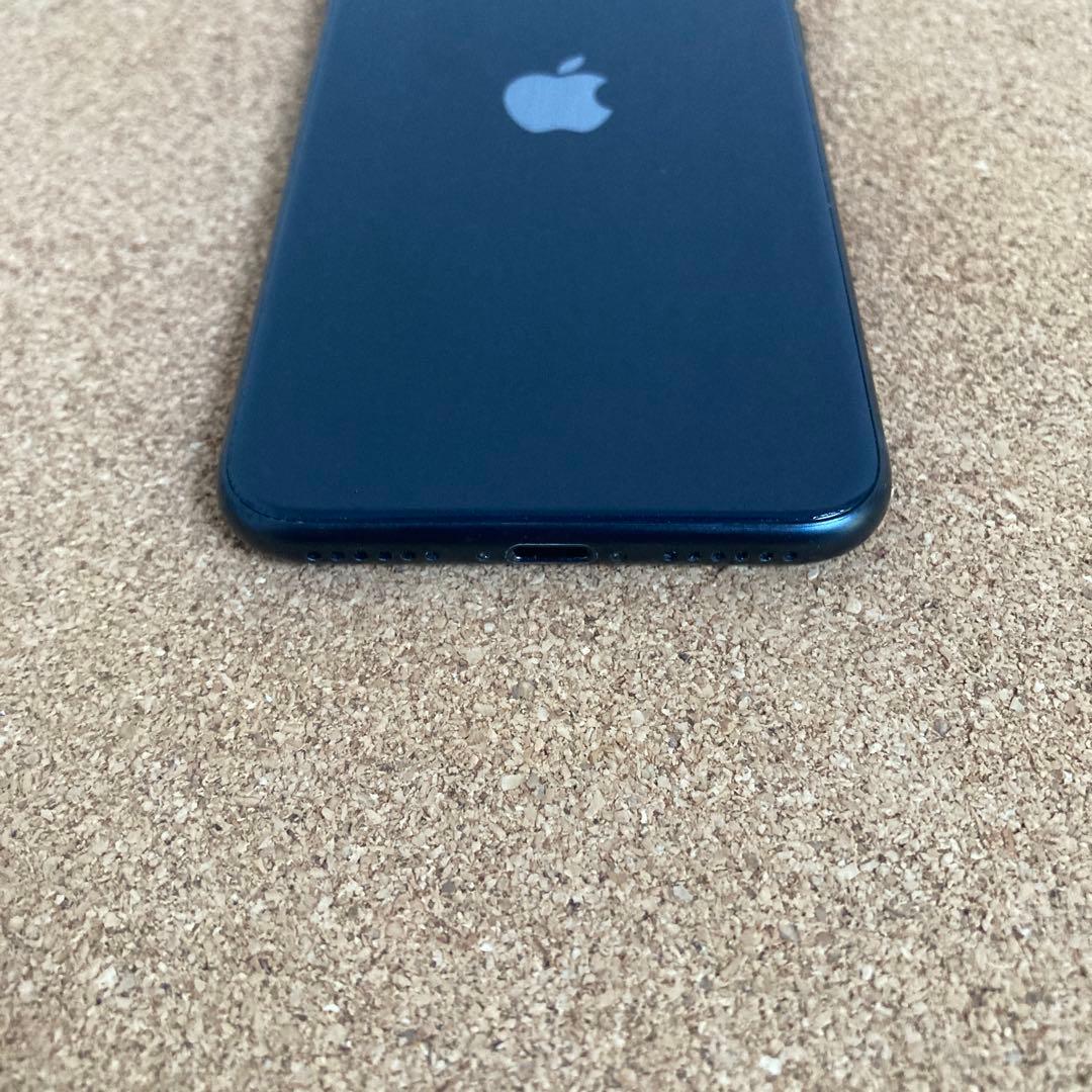 4057 美品☆電池新品☆iPhoneSE3 128GB SIMフリー☆