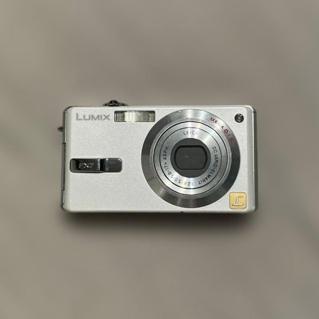 PanasonicLUMIXのデジタルカメラと周辺機器のまとめ売りセット