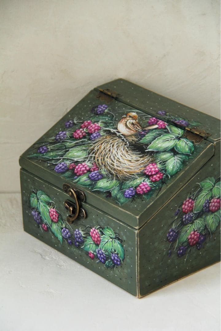 ロシア雑貨☆『ベリー&鳥の巣』木製収納box マトリョーシカ ガリーナ作