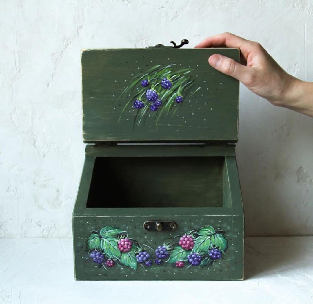 ロシア雑貨☆『ベリー&鳥の巣』木製収納box マトリョーシカ ガリーナ作