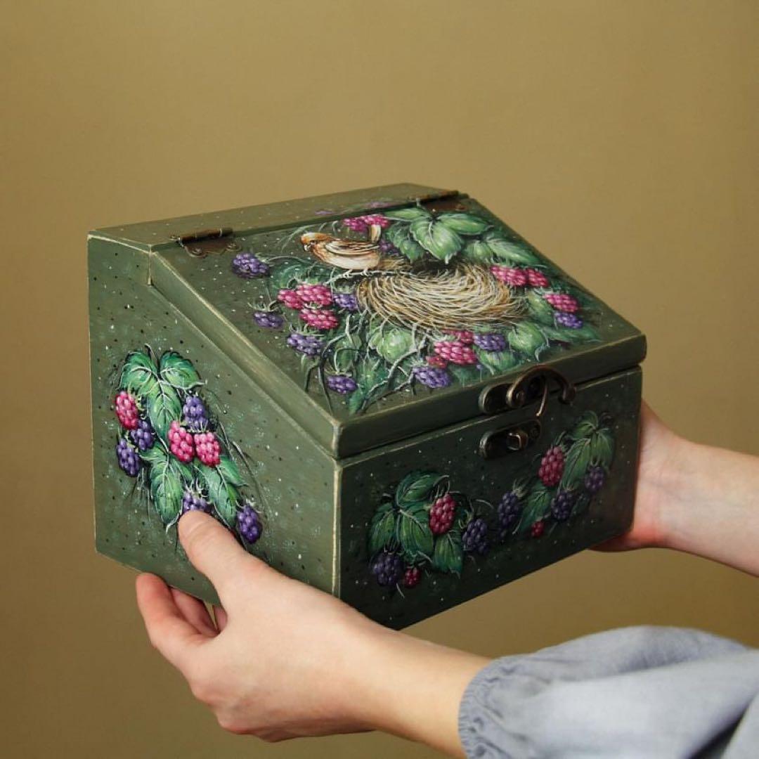 ロシア雑貨☆『ベリー&鳥の巣』木製収納box マトリョーシカ ガリーナ作