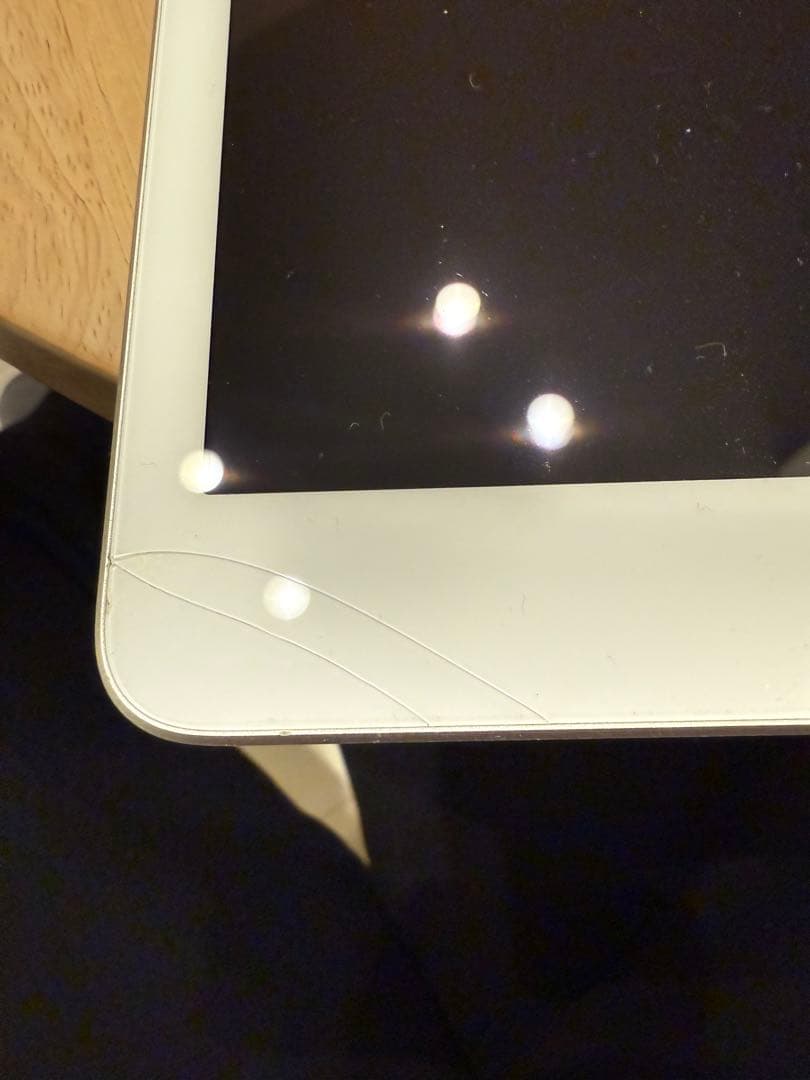 ホワイト iPad 128GB 一部ヒビ以外美品