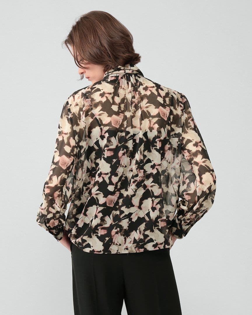 新品*定価3.7万 セオリーリュクス 今季完売 フローラルプリントブラウス