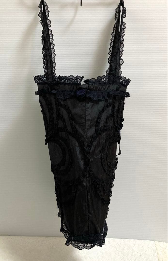 さえら　ヒスクローネ 黒色の手提げ