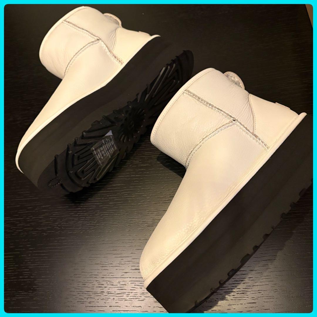 美品　UGG Classic Mini Platform ブーツ 8 ホワイト