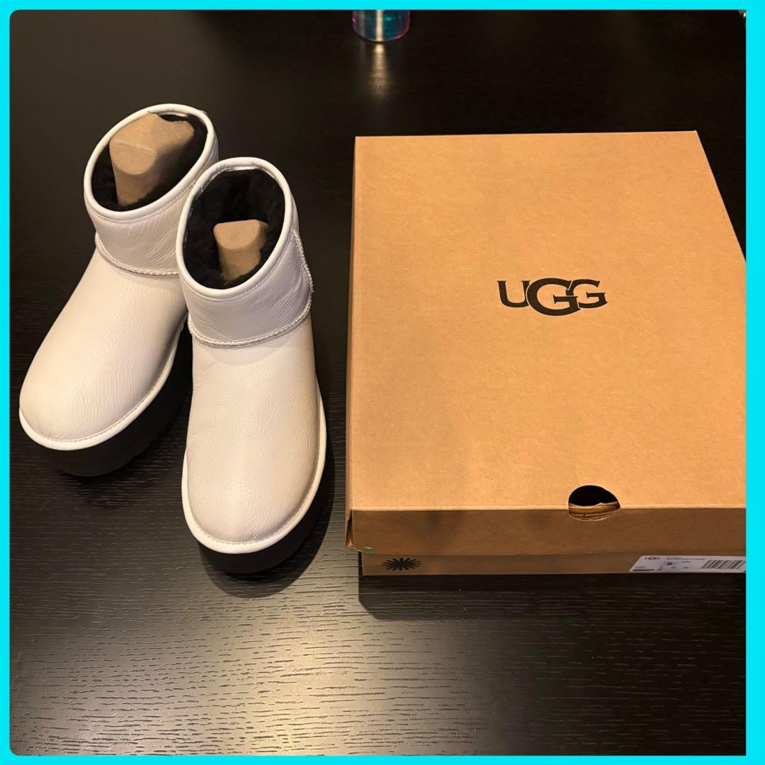 美品　UGG Classic Mini Platform ブーツ 8 ホワイト