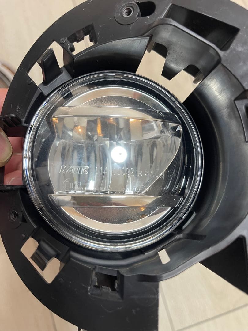 ムーヴキャンバスLA800SLA810S純正右フォグランプ フォグライトLED