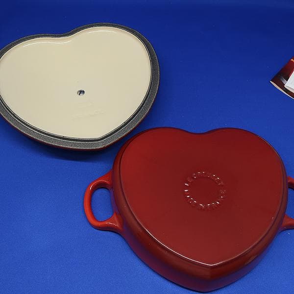 未使用 ルクルーゼ ダムール ディッシュ ハート 20cm 鍋　ゴールドつまみ