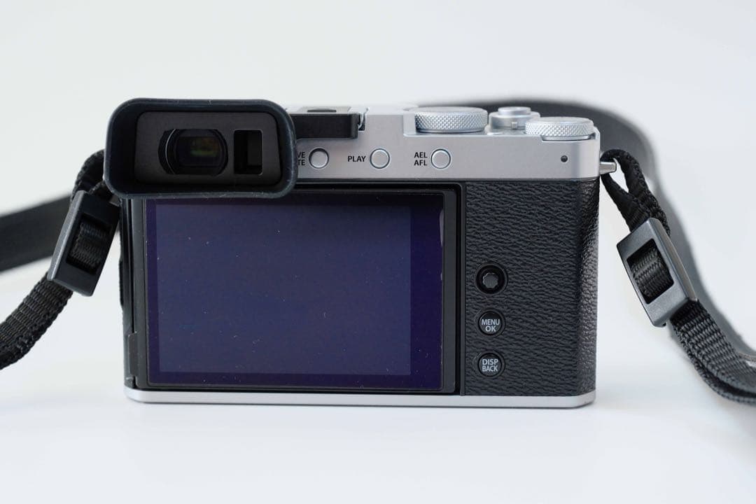 【美品/使用少】X-E4撮影2779枚★バッテリー3個★調整ファインダーフード付