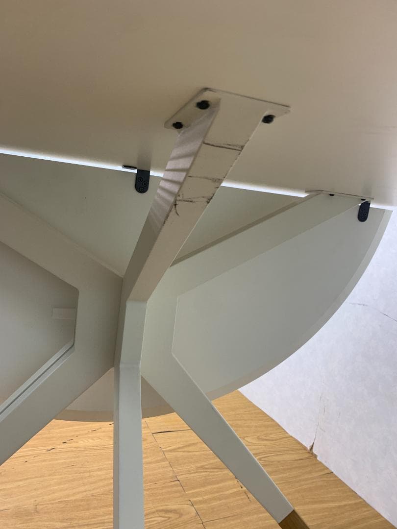 K★179 ボーコンセプト ラウンドテーブル ビルン