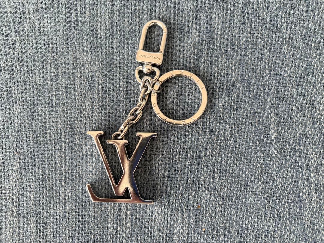 Louis Vuitton シルバー キーホルダー キーリング