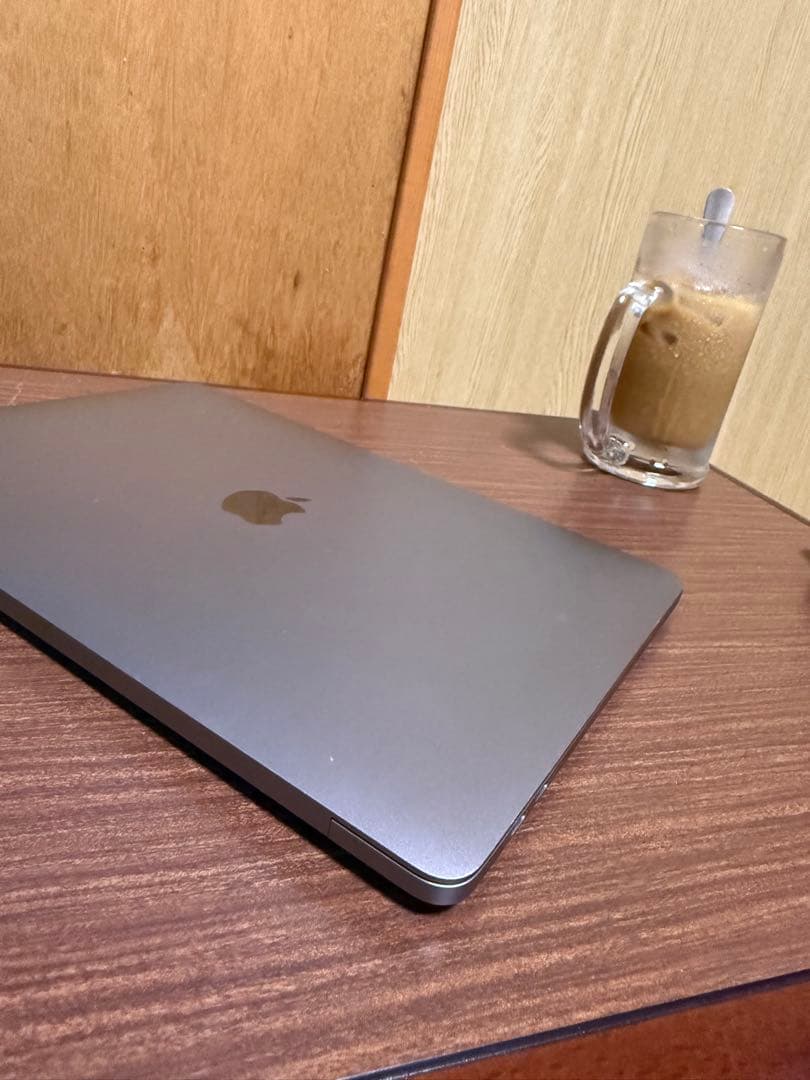 MacBook本体 MacBook Pro (M1, 8GB, 256GB)