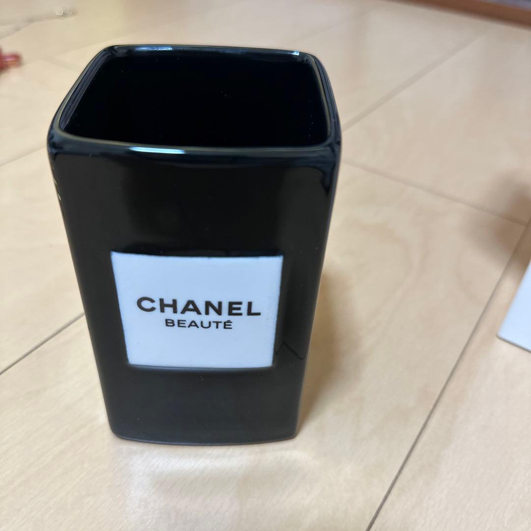 CHANEL BEAUTE メイクアップブラシ立て