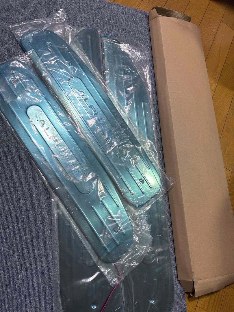ALPHARD 10系　LEDスカッフプレート 青 未使用