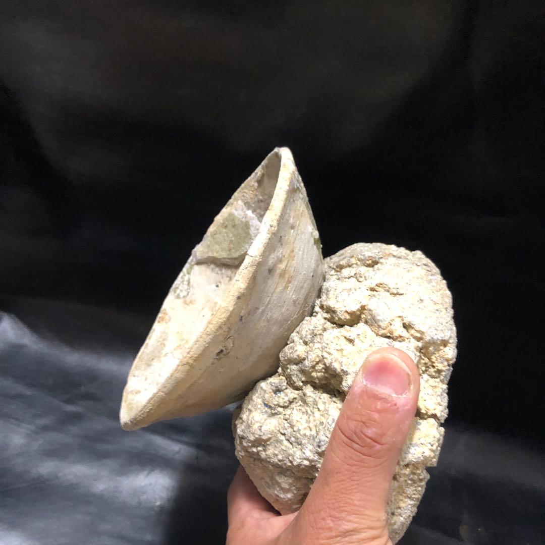 超珍品◾️蔵から超激レアな素焼きの台座が残った雰囲気の凄い抹茶茶碗が出て来ました。