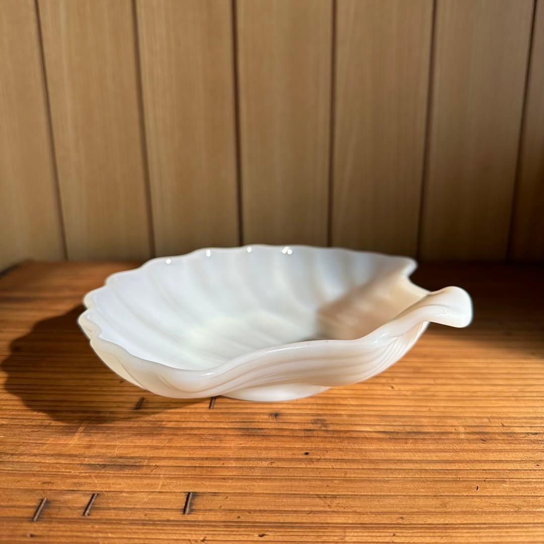 ヴィンテージ ミルクグラス ソープディッシュ 貝殻型ホワイトトレイ