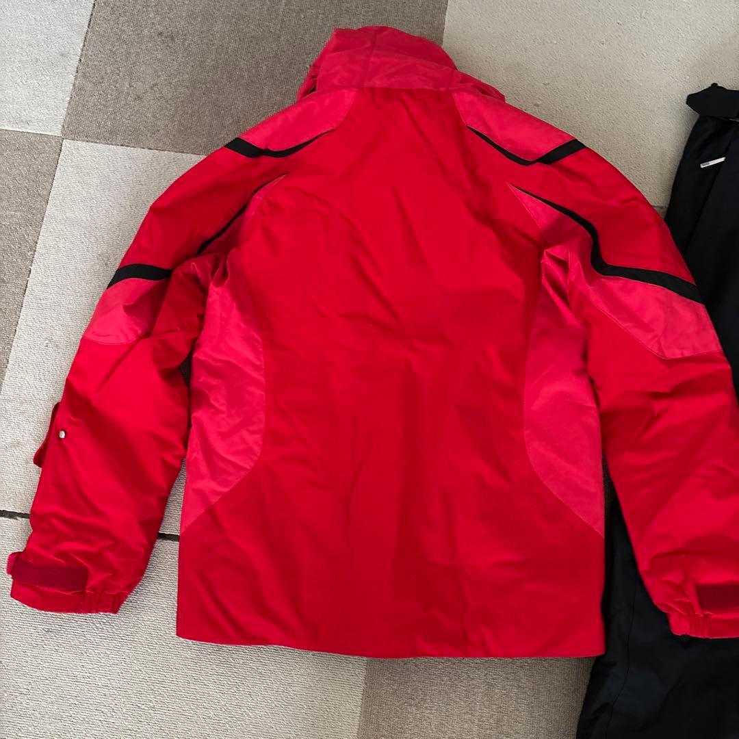 デサント赤いジャケットと黒いパンツのセット