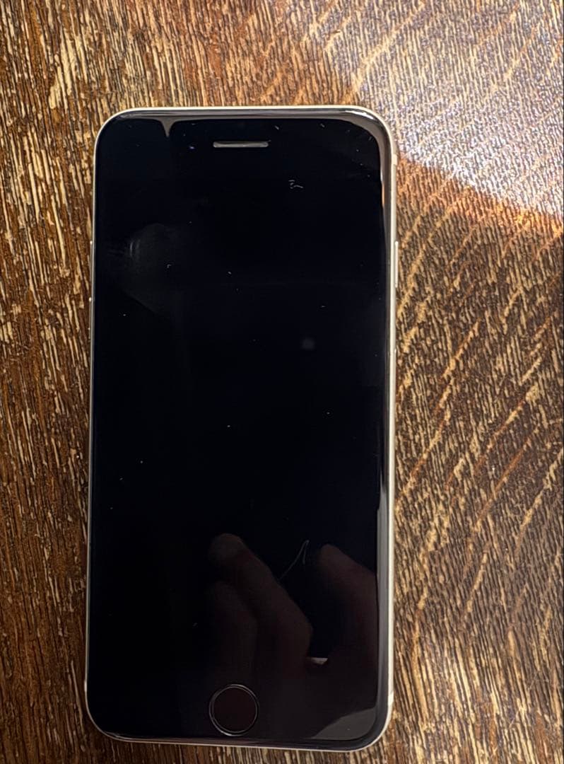 【SIMフリー】iPhone SE (第3世代) 64GB 本体＋ケース