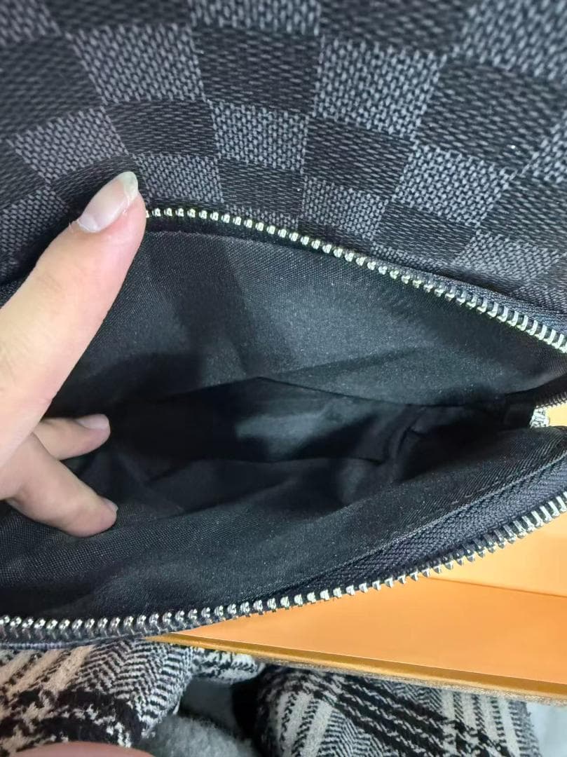 メンズショルダーバッグ、ブラック（黒色）