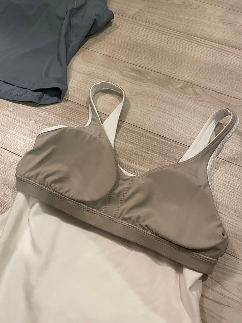 ルルレモン　カップ付きタンク　8