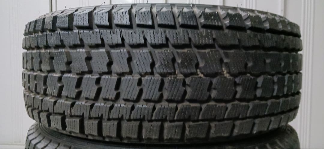 ◆デイトナ16インチホイール◆グッドイヤー製スタッドレス◆235/60R16◆