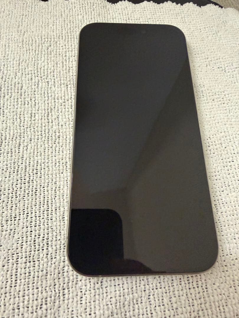 【美品】iPhone 15Pro ナチュラルチタニウム 256GB本体