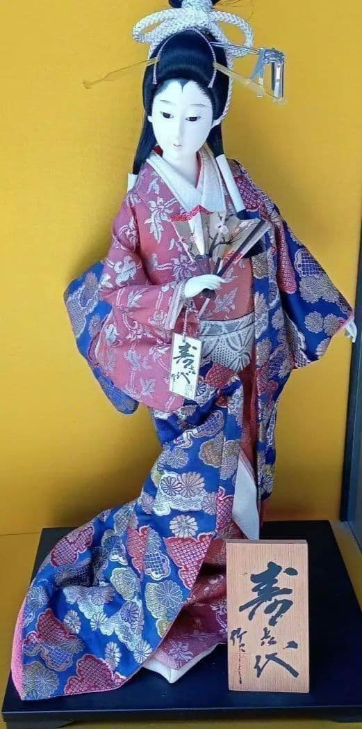 伝統的な日本人形 華やかな着物 工芸品 約55cm ガラスケース付きJAPAN