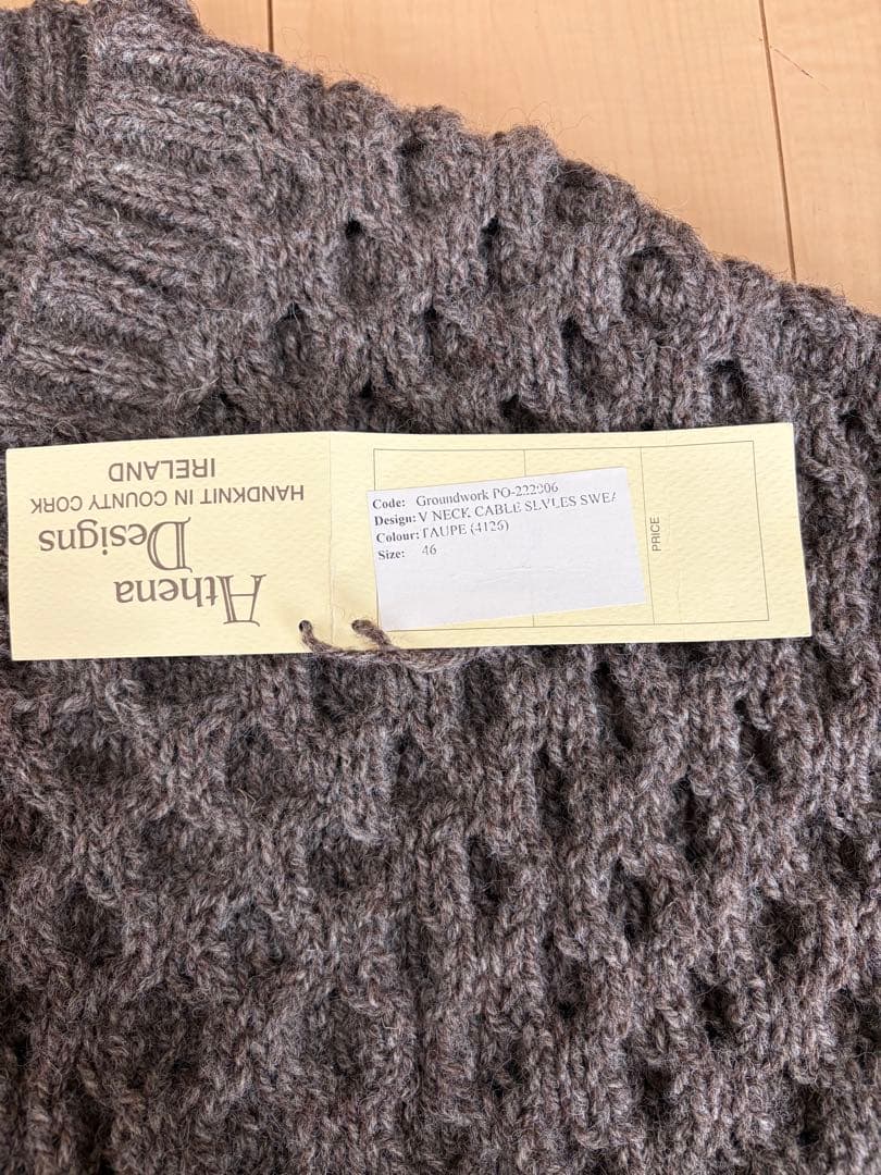 アテナデザイン　Vネックケーブルセーター　新品未使用　サイズ46