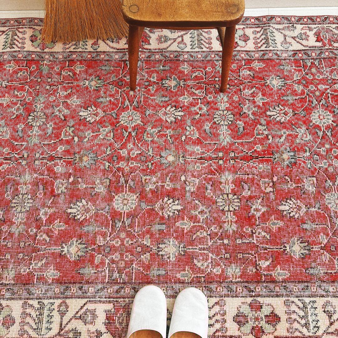 トルコ　ヴィンテージラグ　赤　フローラル