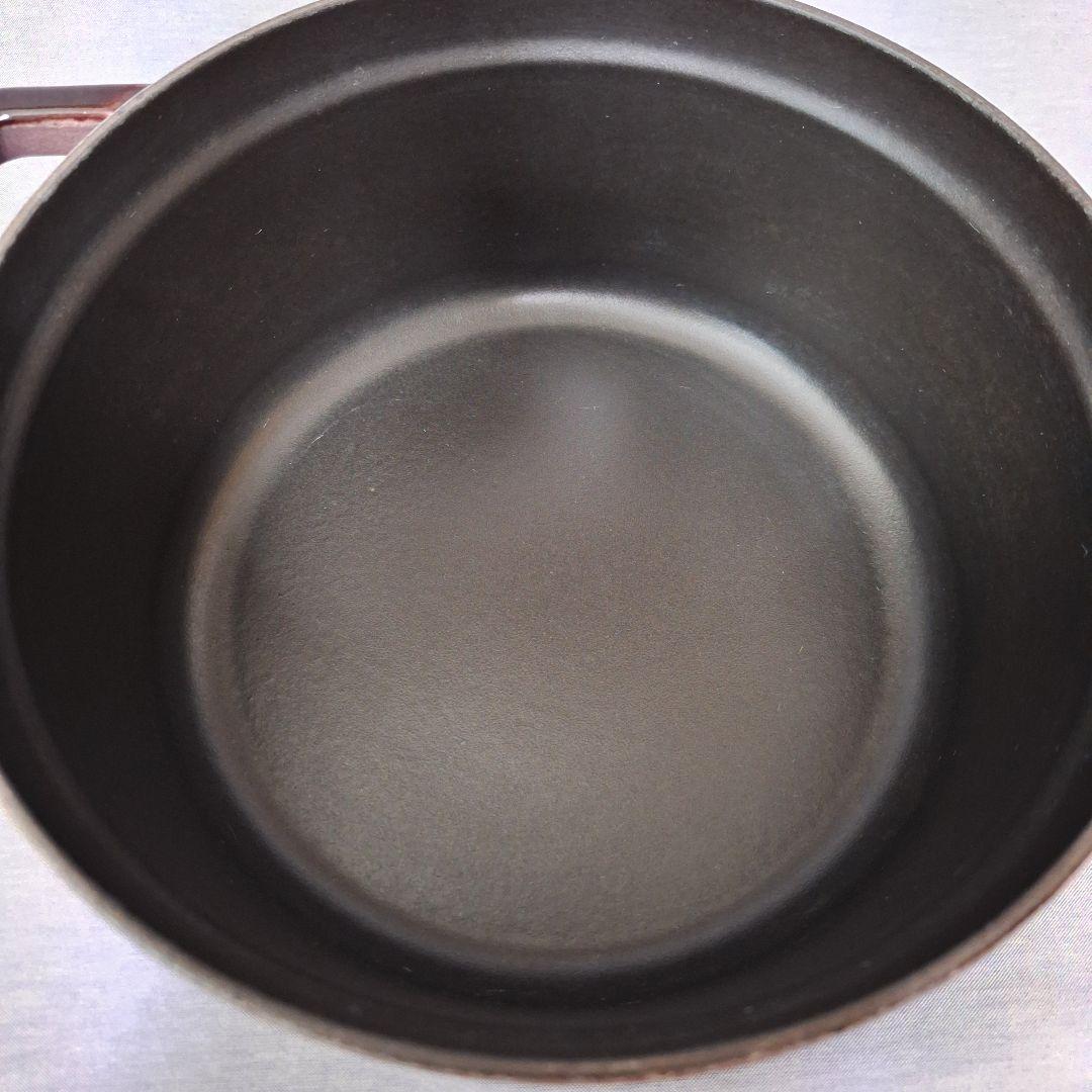 ストウブ　ココット　ラウンド　22cm　オーベルジン　ナス　staub