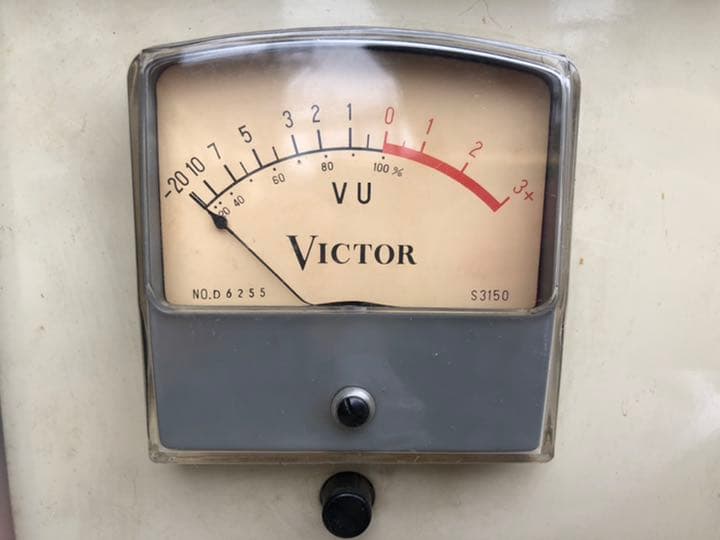 Victor真空管アンプの抜け殻　シャーシ