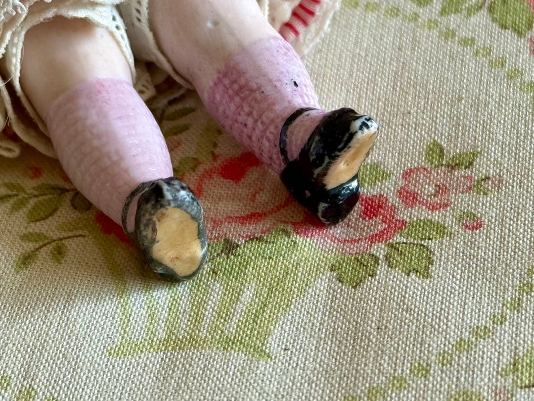 アンティーク　ミニョネット　ドール　＊赤いストライプのドレスの女の子＊