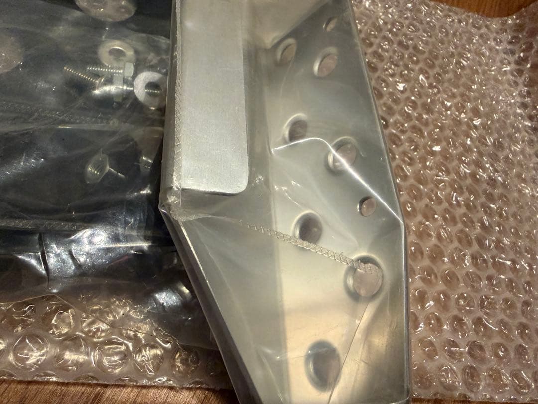 APIO アピオ ドライバーズフットレスト ジムニーJB64,JB74 MT車用