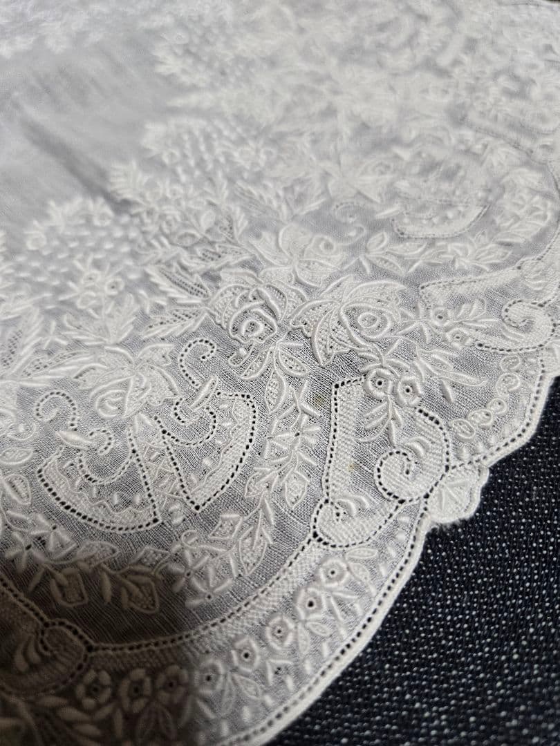 手刺繍　スワトウ汕頭ホワイト レース模様 ハンカチ　ヴィンテージ