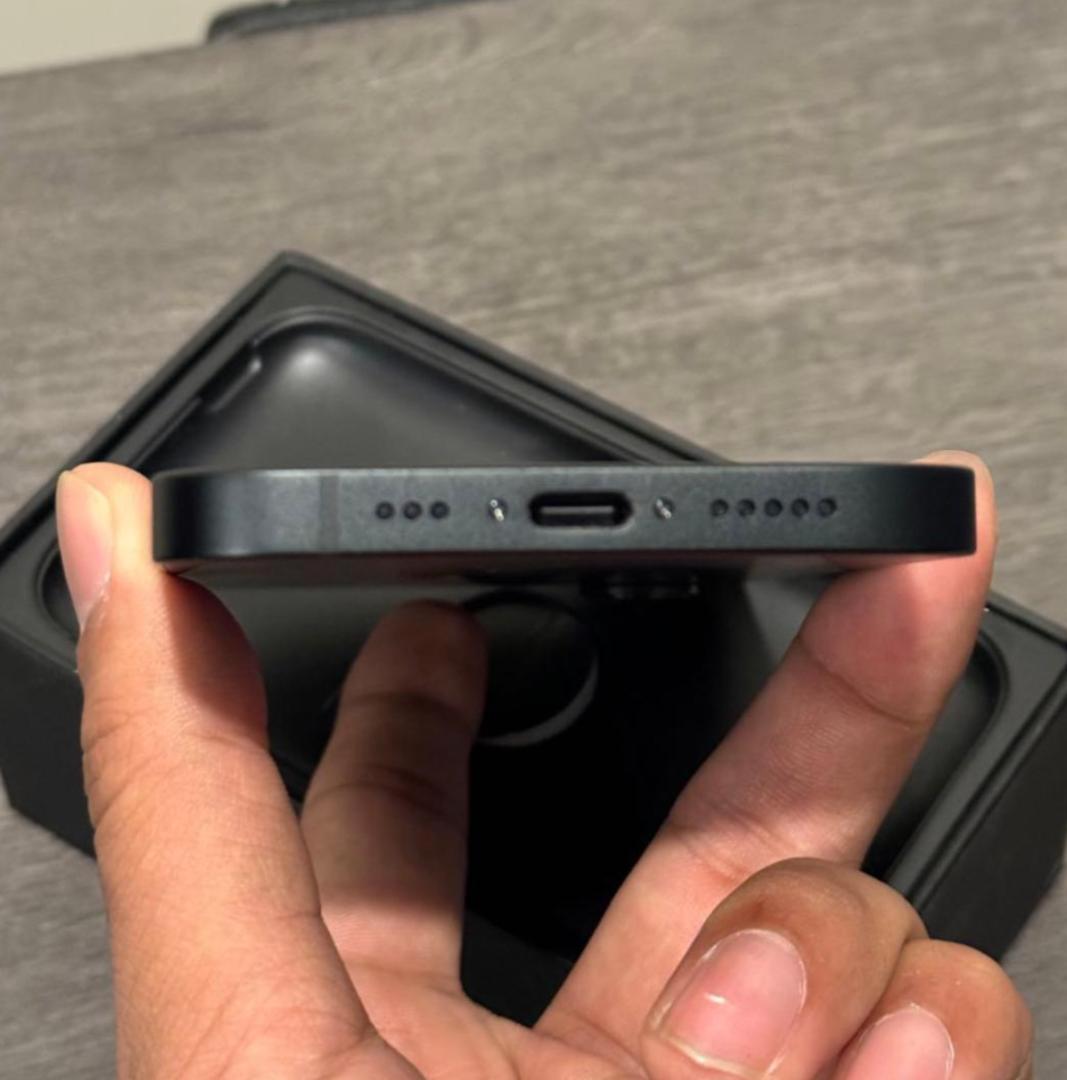 新品同様　iPhone 16e｜128GB｜SIMフリー　送料無料【100％】