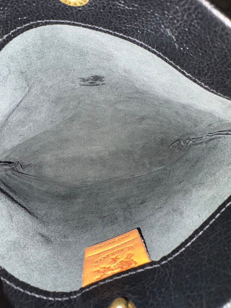 【11/24限定価格】IL BISONTE クロスボディバッグ